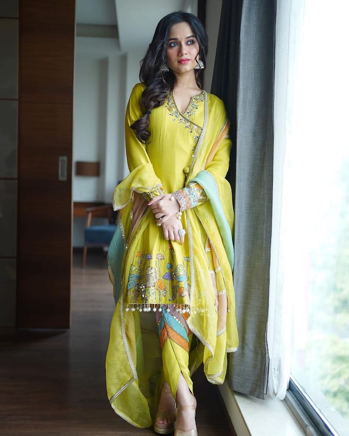 याशिवाय जन्नत तिच्या बॉलिवूड डेब्यूमुळे चर्चेत आहे. (फोटो सौजन्य :jannatzubair29/इंस्टाग्राम)