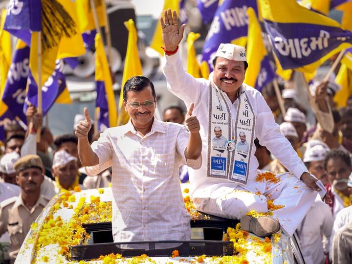 Delhi CM and the National Convenor of AAP, Arvind Kejriwal participated in a roadshow in Rajkot, Gujarat (Image Source: PTI)