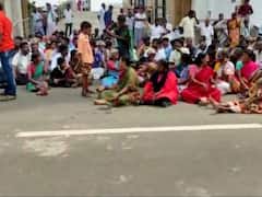 கரூரில் விஷவாயு தாக்கி இறந்த 3  தொழிலாளர்கள் - உடலை வாங்க உறவினர்கள் மறுப்பு