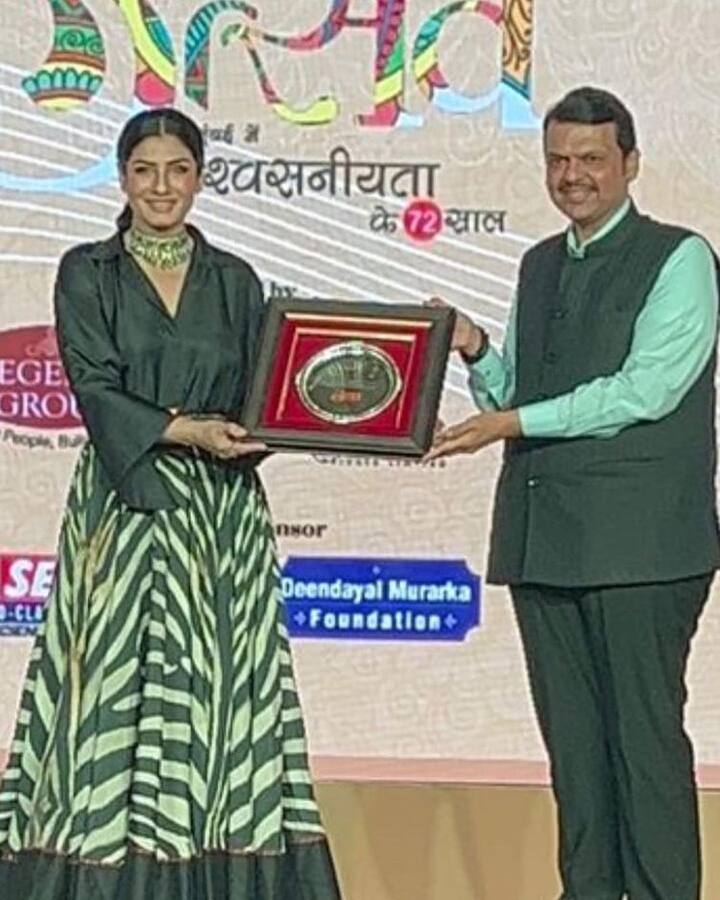 મહારાષ્ટ્રના ડેપ્યુટી સીએમ દેવેન્દ્ર ફડવીસ સાથે રવિના ટંડન