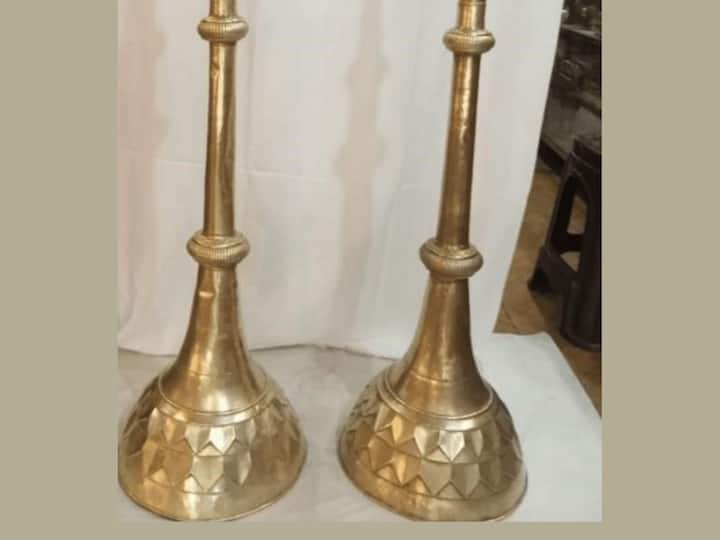 PM Modi presented Spanish Prime Minister Pedro Sanchez with Kanal brass set associated with Mandi and Kullu regions in Himachal Pradesh. Kanal is a large, straight brass trumpet, over a metre long, played in parts of Himalayan India. It has a prominent bell resembling a datura flower and is used on ceremonial occasions. (Source: ANI)