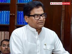 शिवपाल के सवाल पर क्यों मोबाइल देखने लगे राम गोपाल यादव? फिर दिया जवाब