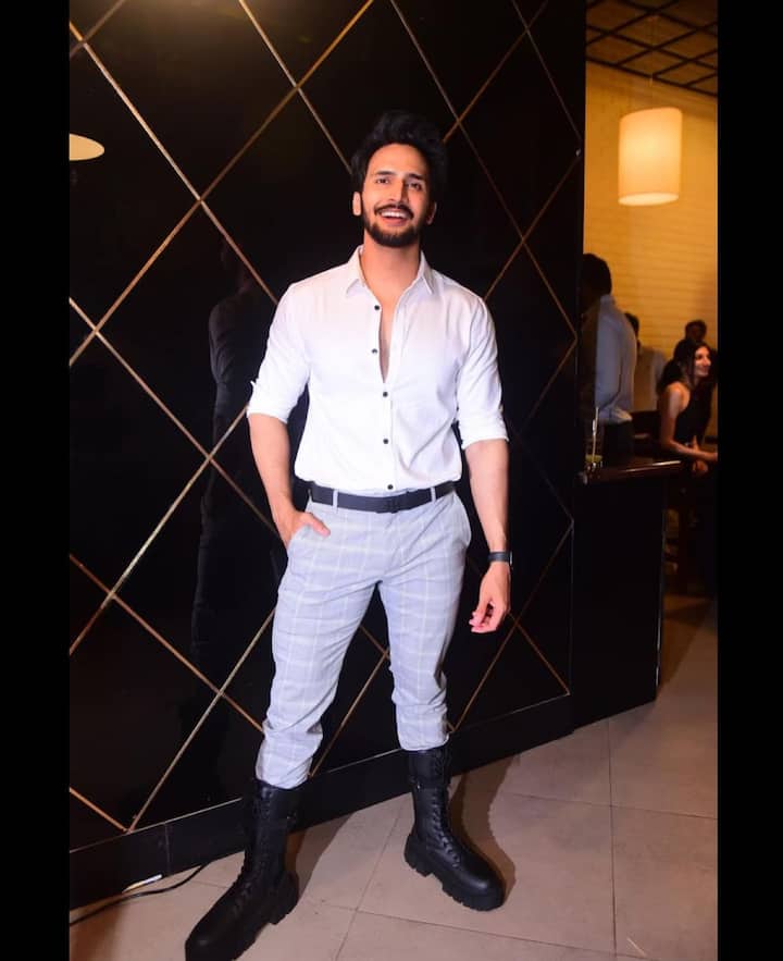 कुंकू, पिंजरा ,जय भवानी जय शिवाजी या मालिकांमध्ये भूषणनं काम केलं आहे. (Bhushan Pradhan/instagram)