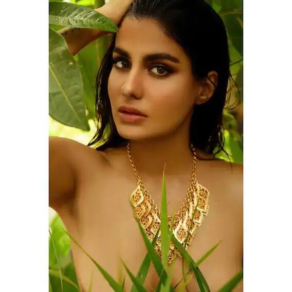 સ્ક્રીન પર રફ-ટફ દેખાનારી શ્રેયા ધન્વંતરી જંગલ થીમ વાળા ફોટોશૂટમાં કેર વર્તાવી રહી છે, તસવીરો સોશ્યલ મીડિયા પર ધૂમ મચાવી રહી છે.