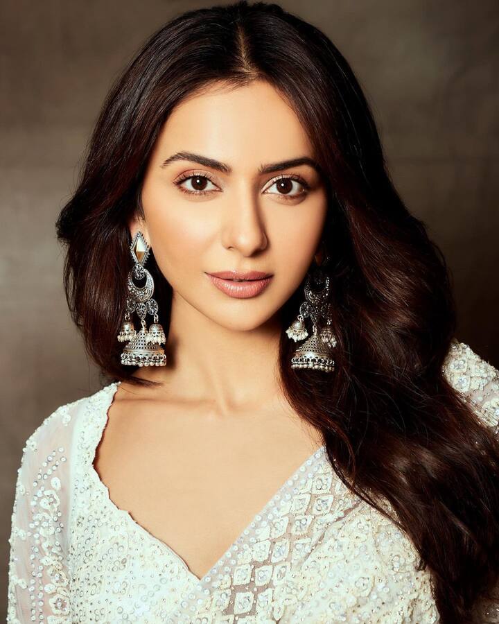 रकुल प्रीत सिंह (Rakul Preet Singh) की इंस्टाग्राम पर जबरदस्त फैन फॉलोइंग है. उनके पोस्ट का फैंस बेसब्री से इंतजार करते हैं.