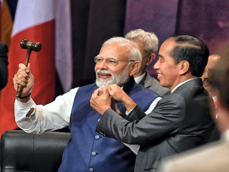 G20 summit 2022 India Gets G20 Presidency Indonesia President Joko Widodo Hands Over Post to PM Modi As Bali Summit Ends G20 summit 2022: భారత్‌కు జీ-20 అధ్యక్ష పగ్గాలు- ఇది ప్రతి భారతీయుడికి గర్వకారణం!