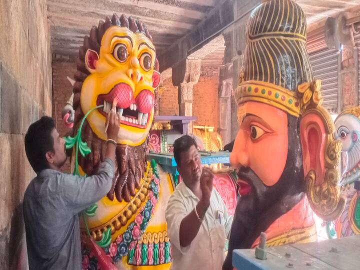 சிம்ம வாகனத்திற்கு வண்ணம் தீட்டும் பணி