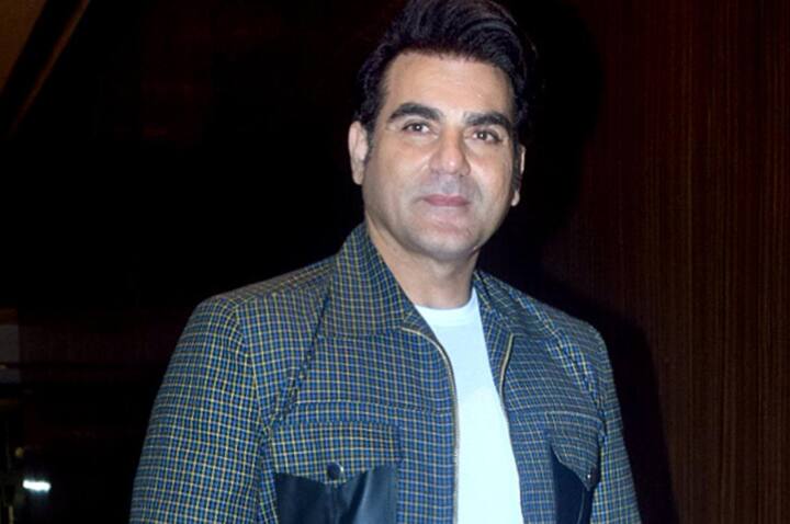 अरबाज खान - सलमान खान को बॉलीवुड का दबंग कहा जाता है कि लेकिन उनके छोटे भाई अरबाज खान कई फिल्मों में नजर आने के बाद बी फ्लॅाप साबित हुए. अब वो बतौर डायरेक्टर और प्रोड्यूसर यहां काम कर रहे हैं.