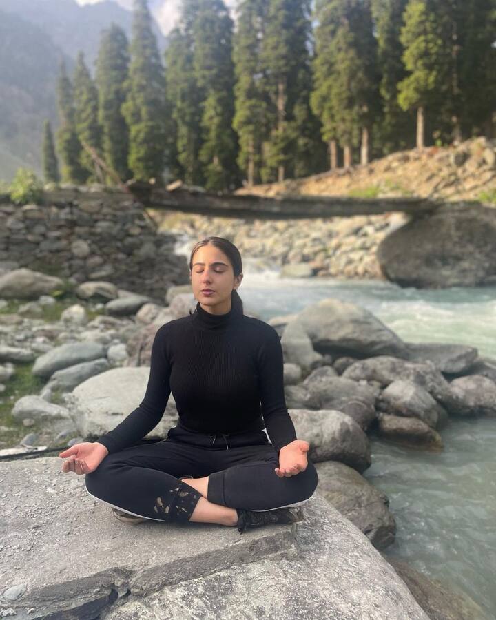 अनेकांना अभिनेत्रीची देसी स्टाईल आवडली आहे, तर अनेकांनी साराला नौटंकी म्हटलं आहे.(फोटो सौजन्य :saraalikhan95/इंस्टाग्राम)