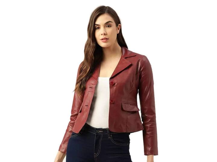 આ સ્લિમ ફિટ ડિઝાઈનનું જેકેટ છે. તે મરૂન, રેડ, બ્લેક, બ્રાઉન અને બ્લુ કલરમાં પણ ઉપલબ્ધ છે. આમાં તમને પરફેક્ટ અને કમ્ફર્ટ ફિટિંગ મળે છે. જે તમને ઠંડીથી બચાવે છે સાથે જ તમને ટ્રેન્ડી લુક પણ આપે છે.