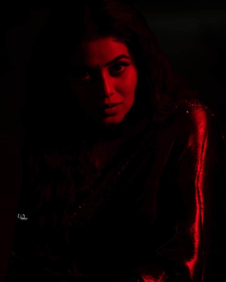 అరబ్ కంట్రీకి చెందిన ఆసీఫ్ అలీతో ప్రేమలో పడి పెళ్లి చేసుకున్నట్లు చెప్పింది. Photo Credit: Shamna Kasim/instagram