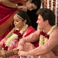 Shriya Saran Wedding Photo : शादी में पिंक कलर की साड़ी में सोलह श्रृगांर किए नजर आईं थी श्रेया सरन, देखिए वेडिंग की रेयर तस्वीरें