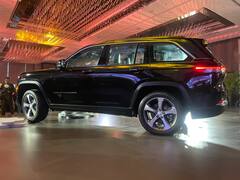 Jeep Grand Cherokee: आ गयी जीप की नई 5-सीटर लग्जरी एसयूवी ग्रैंड चेरोकी, देखें तस्वीरें