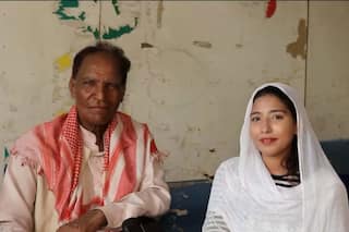 19 ਸਾਲਾ ਕੁੜੀ ਨੇ 70 ਸਾਲਾ ਬਜ਼ੁਰਗ ਨਾਲ 'ਇੱਜ਼ਤ' ਖਾਤਰ ਕਰਵਾਇਆ ਵਿਆਹ!