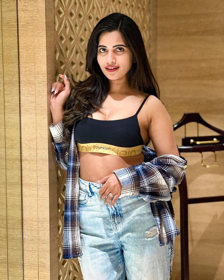 స్రవంతి చొక్కారపు అందమైన ఫోటోలు. Image Credit: Sravanthi Chokarapu / Instagram