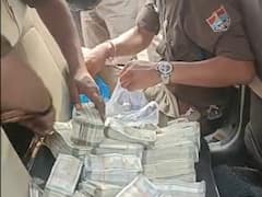 उधमसिंह नगर: पुलिस चेकिंग के दौरान कार से मिली लाखों रुपए की नगदी, साढ़े 11 किलो चांदी भी बरामद