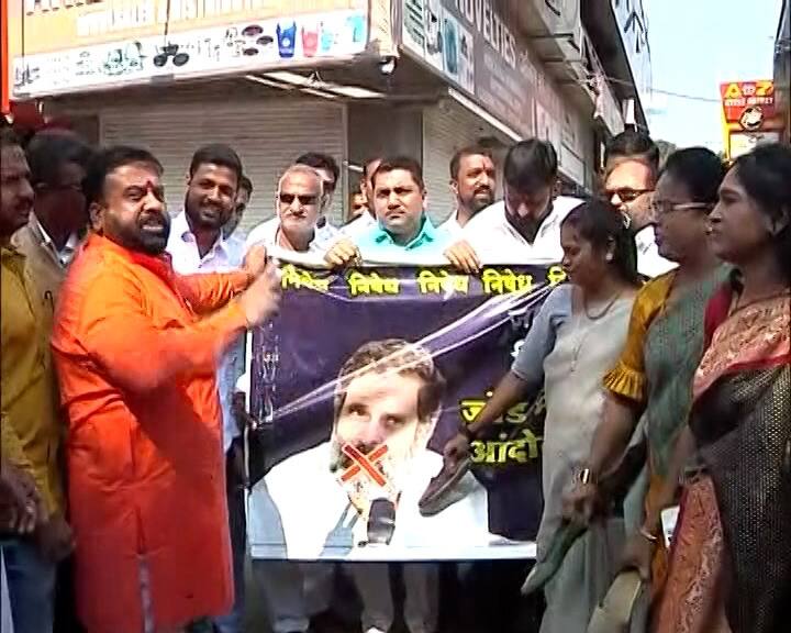 BJP Protest Angainst Rahul gandhi Bharat jodo yatra swatantra veer savarkar mumbai pune Latest marathi news update राहुल गांधींच्या सावरकरविरोधी वक्तव्याचे पडसाद; भाजप-शिंदे गटाकडून राज्यभर निषेध आंदोलन