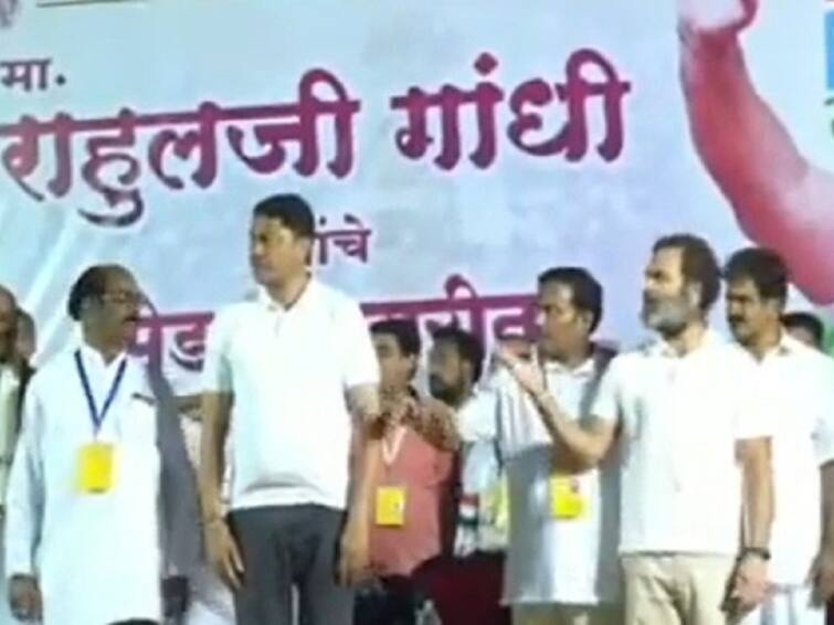 Rahul Gandhi On Stage National Anthem Blooper Complete Confusion viral video Video : இந்திய தேசிய கீதம்போட சொன்னா, வேற எதோ போடுறாங்க...மேடையில் குழம்பிய ராகுல் காந்தி.. நடந்தது என்ன?
