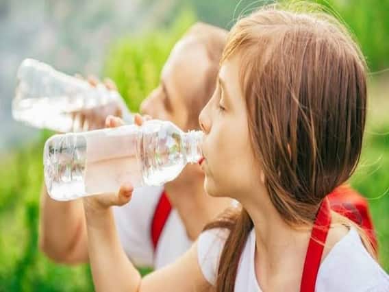 Water Intake: 5 गिलास, 10 गिलास या 15 गिलास...अपने वजन के हिसाब से समझिए कितना पानी रोज पीना चाहिए Water Intake: 5 गिलास, 10 गिलास या 15 गिलास...अपने वजन के हिसाब से समझिए कितना पानी रोज पीना चाहिए