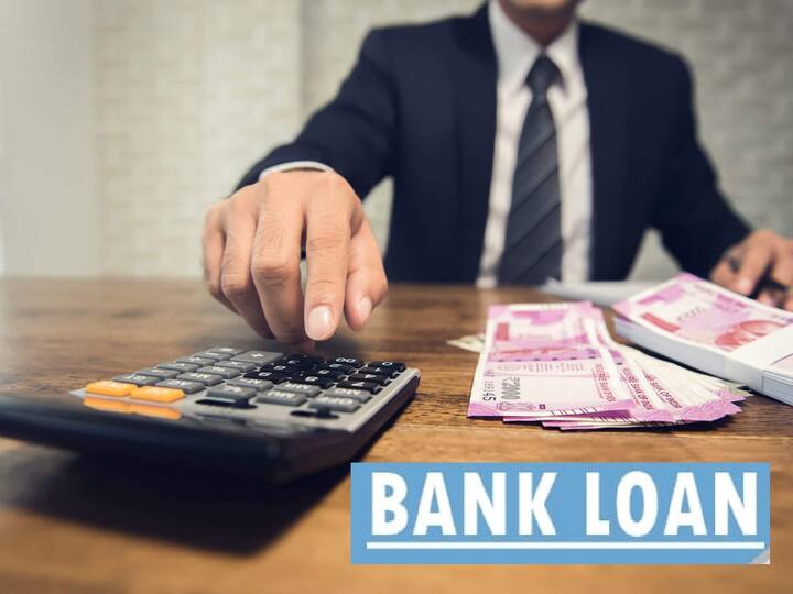 Personal Loan Tips: જો તમને અચાનક પૈસાની જરૂર પડી ગઇ છે, અને તમારી પાસે ગેરંટી તરીકે મુકવા માટે કોઇ પ્રૉપર્ટી નથી, તો પર્સનલ લૉન તમારા માટે એક શાનદાર ઓપ્શન છે.