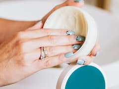 শীতের মরসুমে রুক্ষ-শুষ্ক ভাবে দূর করে মোলায়েম ত্বক পেতে কীভাবে যত্ন করবেন?