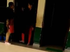 रायबरेली: बच्चों के सामने ही आपस में भिड़ी दो महिला टीचर, जमकर की गाली-गलौज और मारपीट