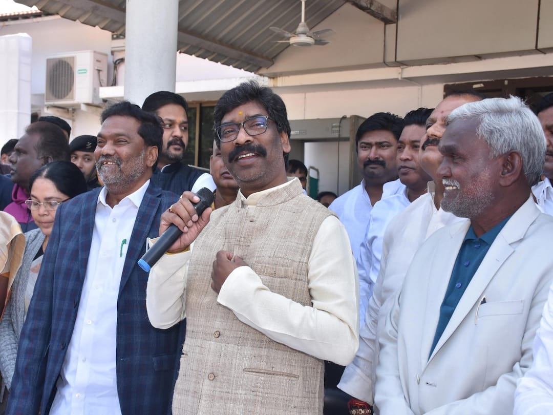 Illegal Mining Case Jharkhand CM Hemant Soren Arrives At ED Office Illegal Mining Case: 'నేనేమైనా దేశం విడిచి పోతానా?'- ఈడీ ముందుకు ఝార్ఖండ్ సీఎం!