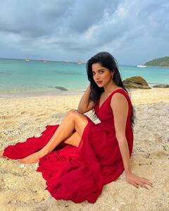 Divyabharathi : சிவப்பு நிற உடையில் நடிகை திவ்யபாரதியின் ஸ்டன்னிங் க்ளிக்ஸ்!