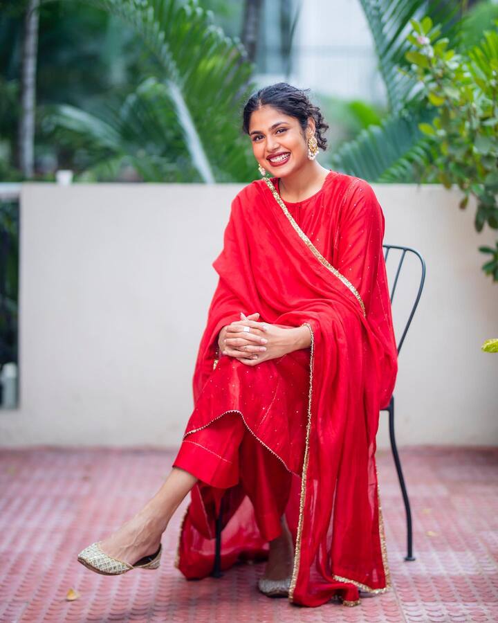 ఆమె నవ్వు చూస్తుంటే ఎవరికైనా మతి పోతుంది. -Image Credit: Faria Abdullah/Instagram