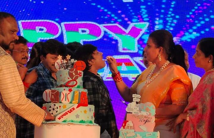 ఎన్ని పరిచయాలు ఉన్నా మీరు ప్రత్యేకం అమ్మా అంటూ రాసుకొచ్చారు రాకేష్.Photo Credit@Rocking Rakesh/instagram