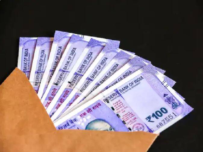 ਬੈਂਕ ਦੀਆਂ FD ਵਿਆਜ ਦਰਾਂ RBI ਦੀ ਰੇਪੋ ਦਰ 'ਤੇ ਨਿਰਭਰ ਕਰਦੀਆਂ ਹਨ। ਇਸ ਸਕੀਮ ਦੀ ਸਭ ਤੋਂ ਚੰਗੀ ਗੱਲ ਇਹ ਹੈ ਕਿ ਇਸ ਵਿੱਚ ਨਿਵੇਸ਼ ਬਾਜ਼ਾਰ ਦੇ ਜੋਖਮ 'ਤੇ ਨਿਰਭਰ ਨਹੀਂ ਕਰਦਾ ਹੈ ਅਤੇ ਨਿਵੇਸ਼ਕ ਨੂੰ FD ਦੀ ਮਿਆਦ ਪੂਰੀ ਹੋਣ 'ਤੇ ਪੂਰੀ ਰਕਮ ਮਿਲਦੀ ਹੈ।