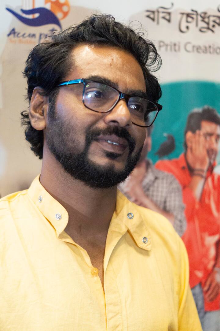 পেশায় তারা চোর এবং টিকিট ব্ল্যাকার। কিন্তু এমন কাজে ঝুঁকি তো আছেই। এই কাজে যে কোনও সময়ে তারা ধরা পড়তে পারে। আর ঠিক হলও তাই।