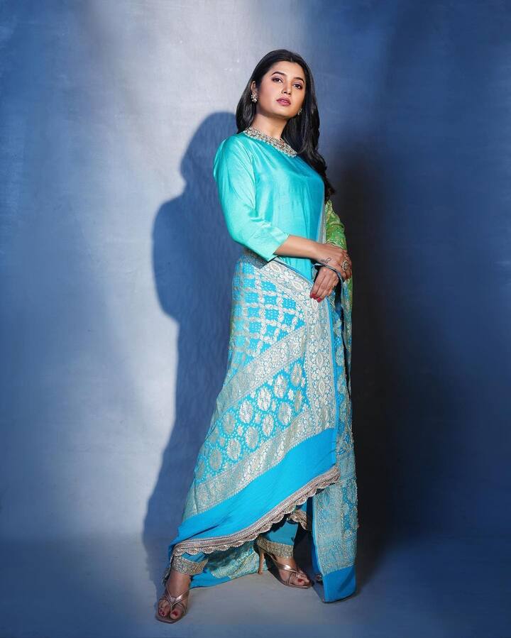 प्राजक्ताच्या या लूकनं अनेकांचे लक्ष वेधलं आहे.  (Prajaktta Mali/ Instagram)