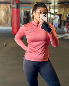 ఫిట్నెస్ సెంటర్ లో ఈషా రెబ్బ ఫోజులు చూశారా ?