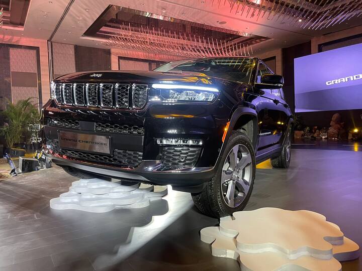 जीप की ये नई एसयूवी भारत में मौजूद लैंड रोवर डिफेंडर, वॉल्वो एक्ससी 90, ऑडी क्यू7, बीएमडब्लूए एक्स5, और टोयोटा वेलफायर जैसी 5-सीटर एसयूवी से मुकाबला करेगी.