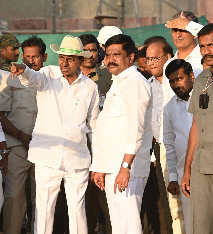 నూతన సచివాలయం వద్ద సీఎం కేసీఆర్, మంత్రి ప్రశాంత్ రెడ్డి