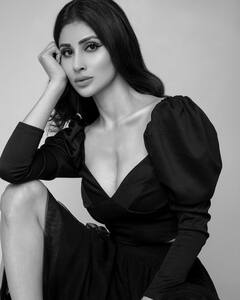 Mouni Roy : टीव्ही अभिनेत्री मौनी रॉयचा बोल्ड अंदाज; पाहा लेटेस्ट फोटोशूट!