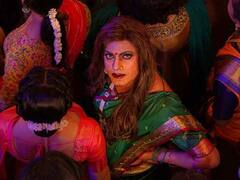 किन्नरों के झुंड में सवालिया नज़रों से घूरते नवाजुद्दीन सिद्दीकी...रोंगटे खड़े कर देगा 'हड्डी' का पोस्टर