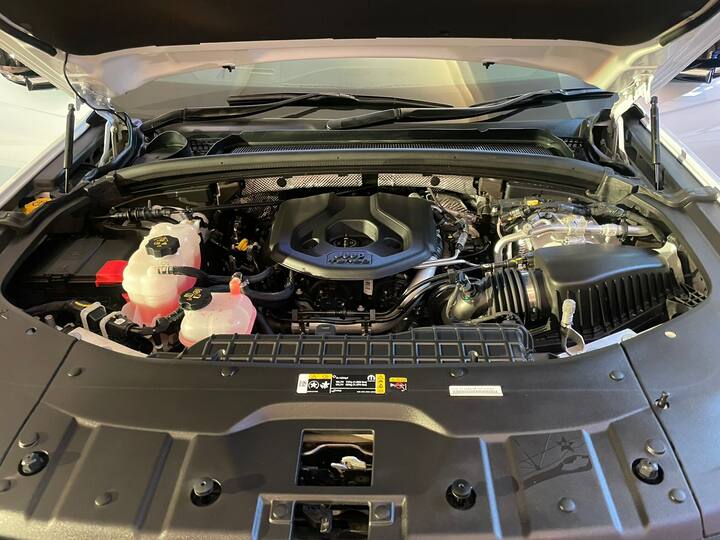 जीप की इस नई SUV में 2.0L टर्बो पेट्रोल इंजन के साथ 8-स्पीड आटोमेटिक गियरबॉक्स को जोड़ा गया है.