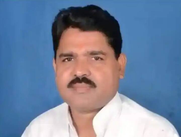 शिवपाल यादव का डिंपल के पक्ष में चुनाव प्रचार के लिए उतरना महत्वपूर्ण माना जा रहा है क्योंकि बीजेपी ने इस सीट से रघुराज सिंह शाक्य को अपना उम्मीदवार बनाया है जो कभी शिवपाल यादव के करीबी सहयोगी थे. मैनपुरी लोकसभा सीट पर लंबे समय से सपा का ही कब्जा है. इस सीट पर उपचुनाव के तहत मतदान पांच दिसंबर को होगा और नतीजे की घोषणा आठ दिसंबर को की जाएगी.