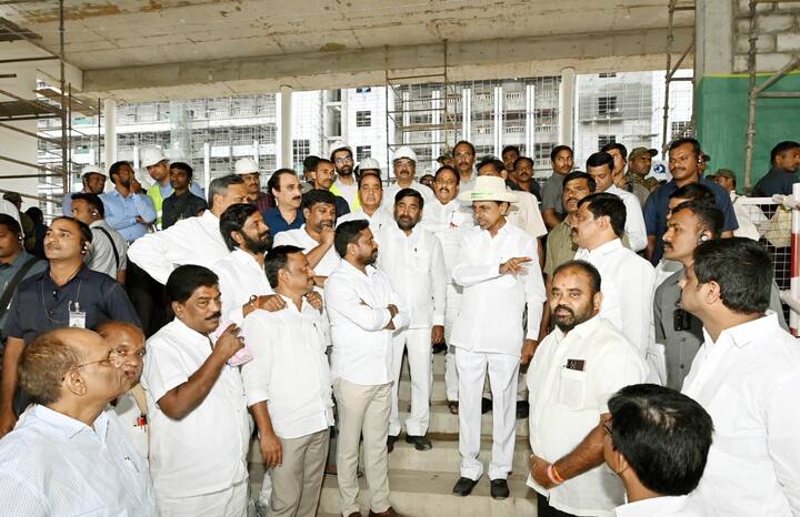 తెలంగాణ ముఖ్యమంత్రి కేసీఆర్ నూతన సచివాలయానికి పరిశీలించారు. సచివాలయ నిర్మాణ పనుల పురోగతిని పరిశీలించిన ఆయన అధికారులకు పలు సూచనలు చేశారు