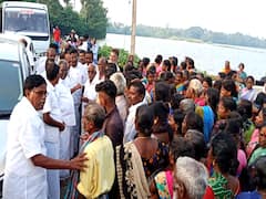 தமிழக அரசியலில் தலையிட்டு குழப்பத்தை ஏற்படுத்தும் மத்திய அரசு - நாகை எம்பி செல்வராசு