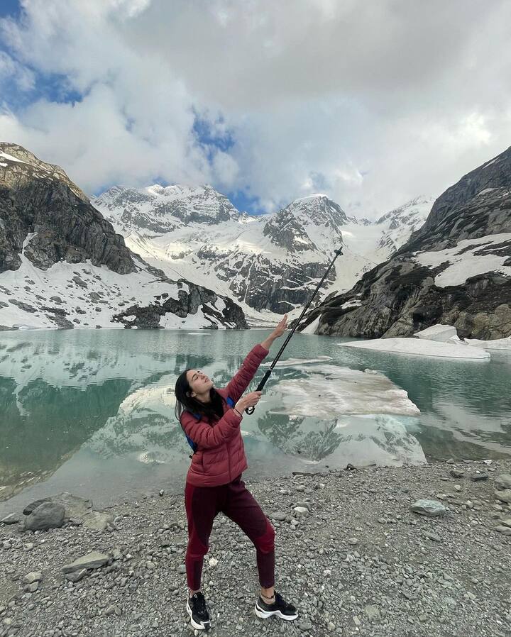 हर फोटो पाहून साराच्या साधेपणाचे अनेकांनी कौतुक केले, तर अनेकांनी साराला नौटंकी म्हटले आहे. (फोटो सौजन्य :saraalikhan95/इंस्टाग्राम)