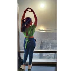 Gruhalakshmi Lahari Photos: దుబాయ్ మెమోరీస్ అంటూ పిక్స్ పోస్ట్ చేసిన 'గృహలక్ష్మి' శ్రుతి(లహరి)