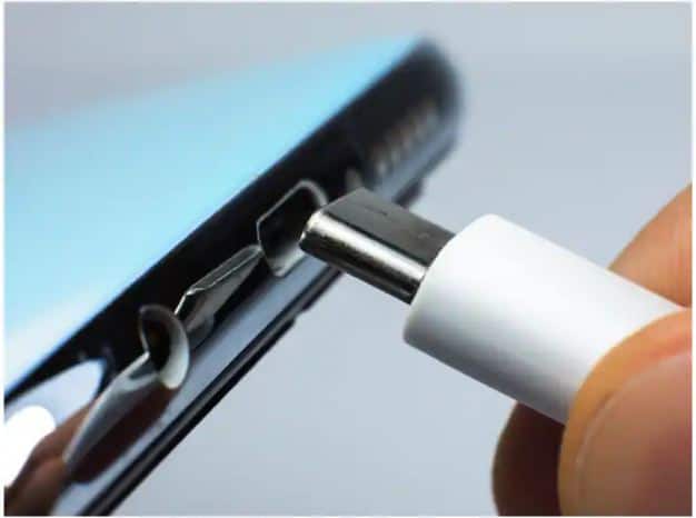 Mobile industry agrees for phased roll-out of uniform device chargers: Govt ਭਾਰਤ 'ਚ ਸਾਰੇ ਸਮਾਰਟ ਡਿਵਾਈਸ USB-C ਚਾਰਜਿੰਗ ਪੋਰਟ 'ਤੇ ਹੋਣਗੇ ਸ਼ਿਫਟ, ਕੇਂਦਰ ਸਰਕਾਰ ਜਲਦ ਲੈ ਸਕਦੀ ਹੈ ਫੈਸਲਾ