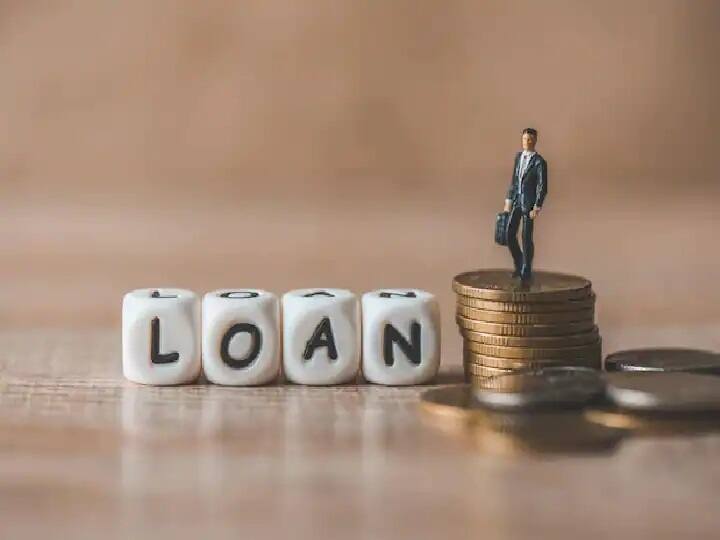 Personal Loan Tips: જો તમને અચાનક પૈસાની જરૂર પડી ગઇ છે, અને તમારી પાસે ગેરંટી તરીકે મુકવા માટે કોઇ પ્રૉપર્ટી નથી, તો પર્સનલ લૉન તમારા માટે એક શાનદાર ઓપ્શન છે.
