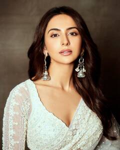 PHOTO: ‘ब्युटी इन ब्लॅक’; रकुलचा खास लूक, दिलखेचक अदांवर फॅन्स झाले फिदा!