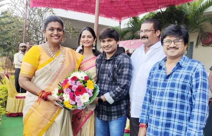 ఆ ఫోటోలను రాకింగ్ రాకేష్ తన సోషల్ మీడియాలో అకౌంట్ లో పోస్ట్ చేశారు.Photo Credit@Rocking Rakesh/instagram