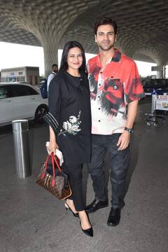 पति के साथ एयरपोर्ट पर कूल लुक में स्पॉट हुईं Divyanka Tripathi, कपल की सादगी ने जीता फैंस का दिल