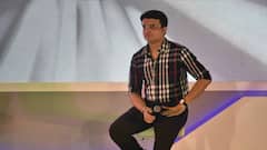 পড়াশোনার পাশাপাশি জোর দেওয়া হোক খেলাধুলোয়, ছোটদের হয়ে ব্যাট ধরলেন সৌরভ